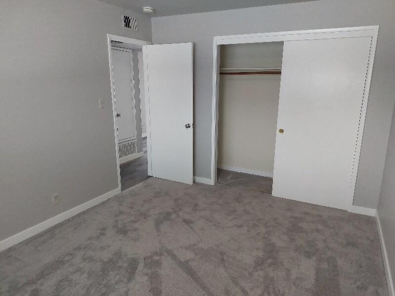 Building Photo - 1100 Ranchero Way