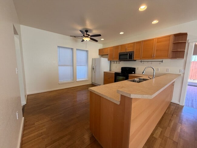 Building Photo - 3 Bedroom 2 bath single family house