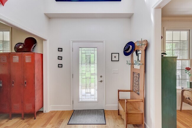 Building Photo - 8745 Old Charlotte Pike