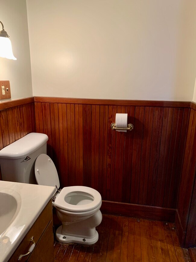 Building Photo - 6 Clark St