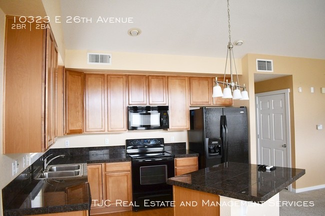 Building Photo - Stapleton Carriage Home for Rent!
