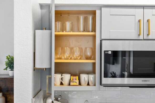 Building Photo - 2929 Kings Rd