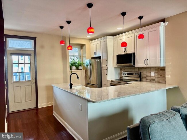 Building Photo - 3922 Manor St