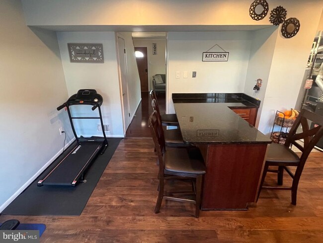 Building Photo - 8411 Del Norte Ct