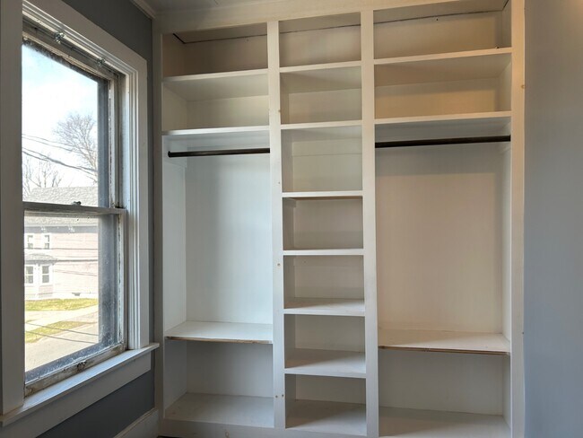 Building Photo - 114 S Melcher St