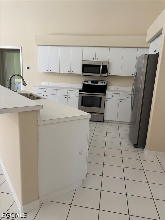 Building Photo - 11761 Pinewood Lakes Dr
