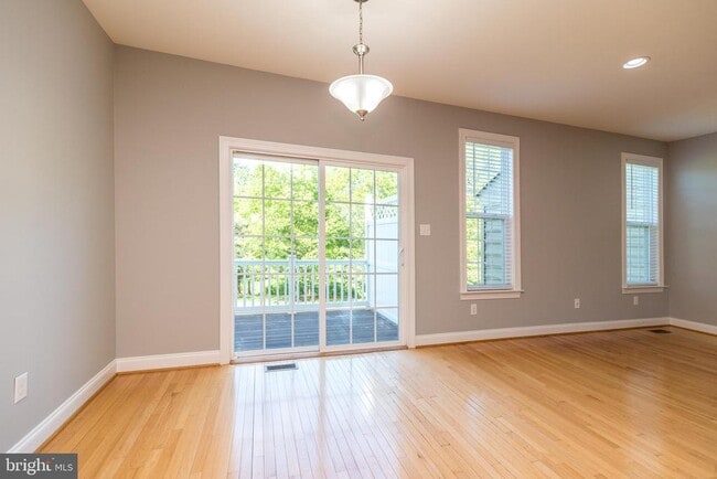 Building Photo - 3216 Brookside Dr