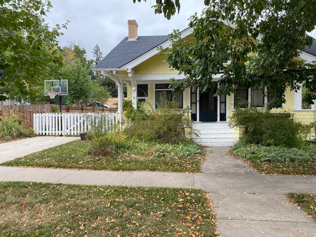 Building Photo - Stunning home in Downtown Longmont