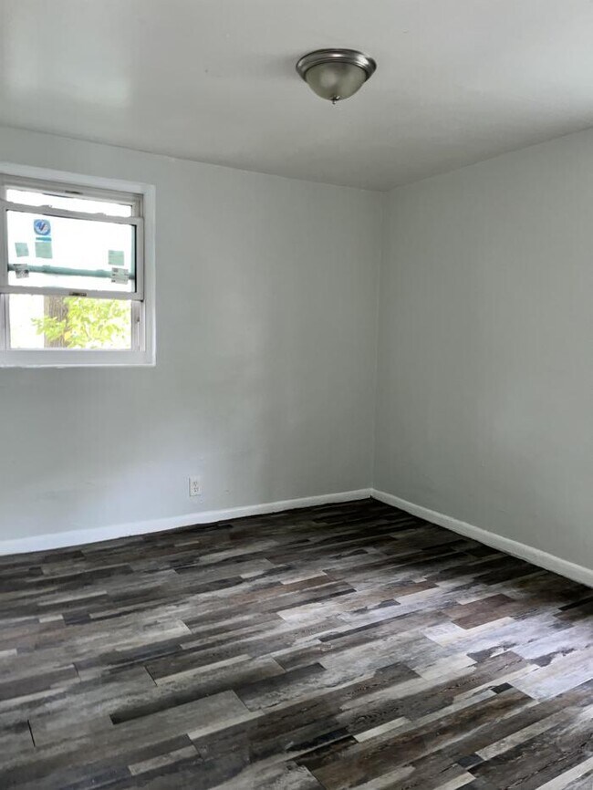 Building Photo - 2 bedroom in Jacksonville FL 32209