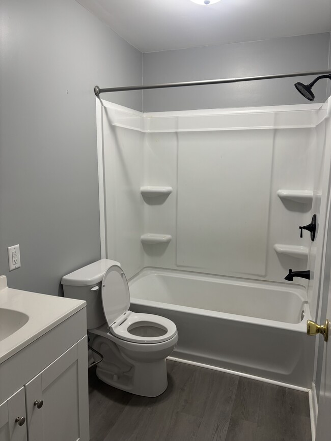 Building Photo - 214 Ostella Rd