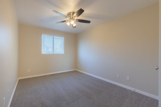 Building Photo - Darling home in desirable Little Valley with a PRIVATE POOL!