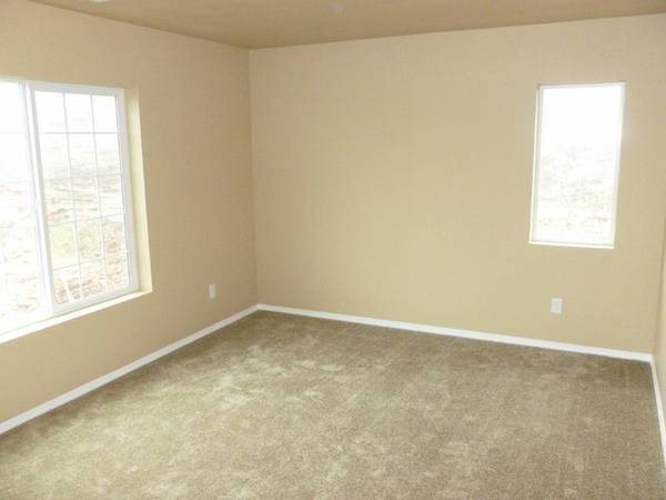 Building Photo - 3 BED TOWNHOME READY SOON!!