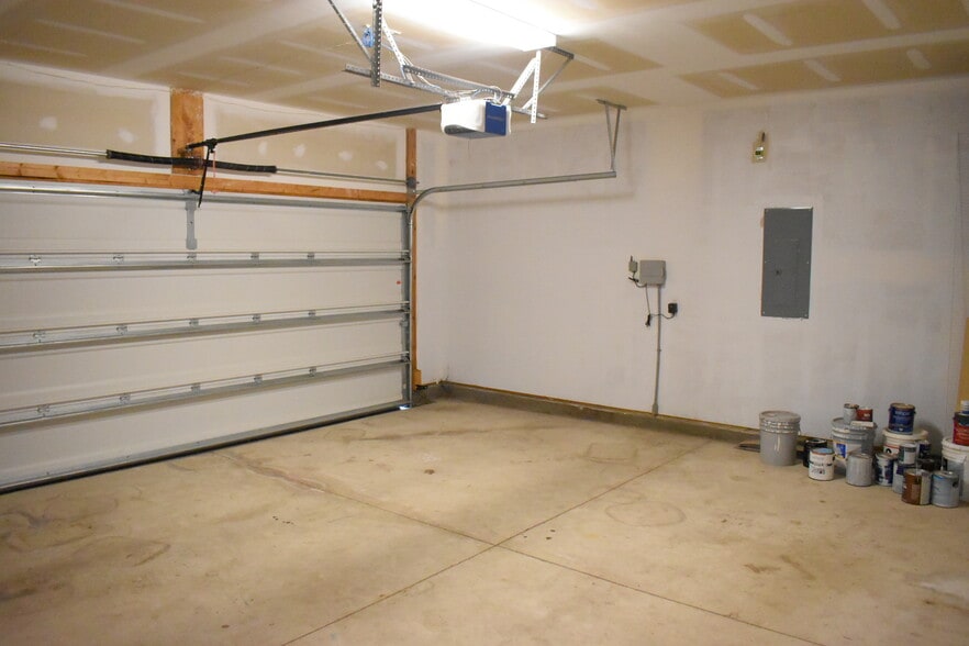 Building Photo - 145 Presley Ln