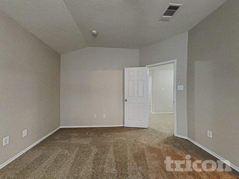 Building Photo - 8210 Grissom Cir