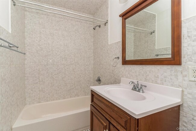 Building Photo - 18 Paerdegat 13th St