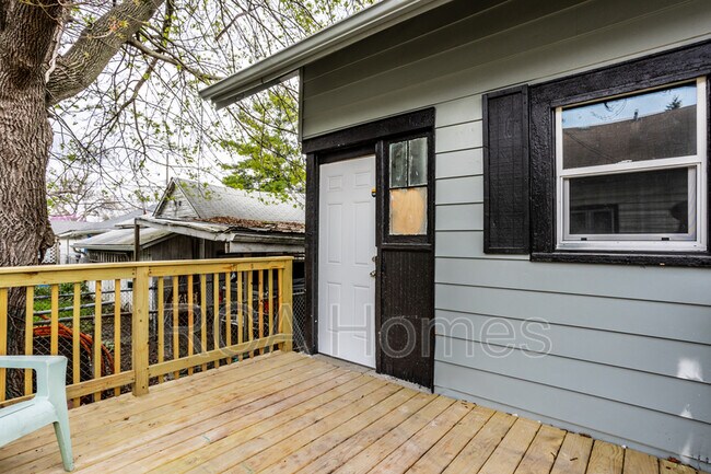 Building Photo - 4612 E New York St