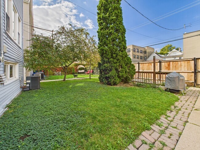 Building Photo - 4318 N Albany Ave