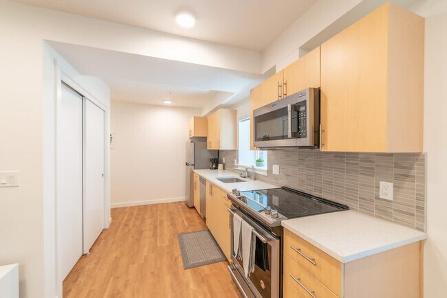 Building Photo - 750 11th Ave E