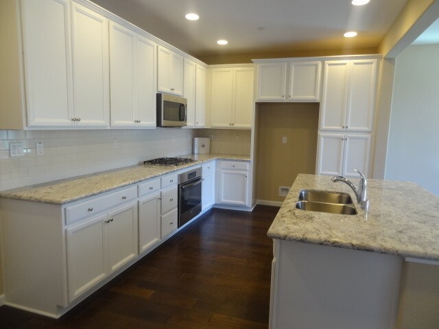 Building Photo - 2121 Pasqual Dr