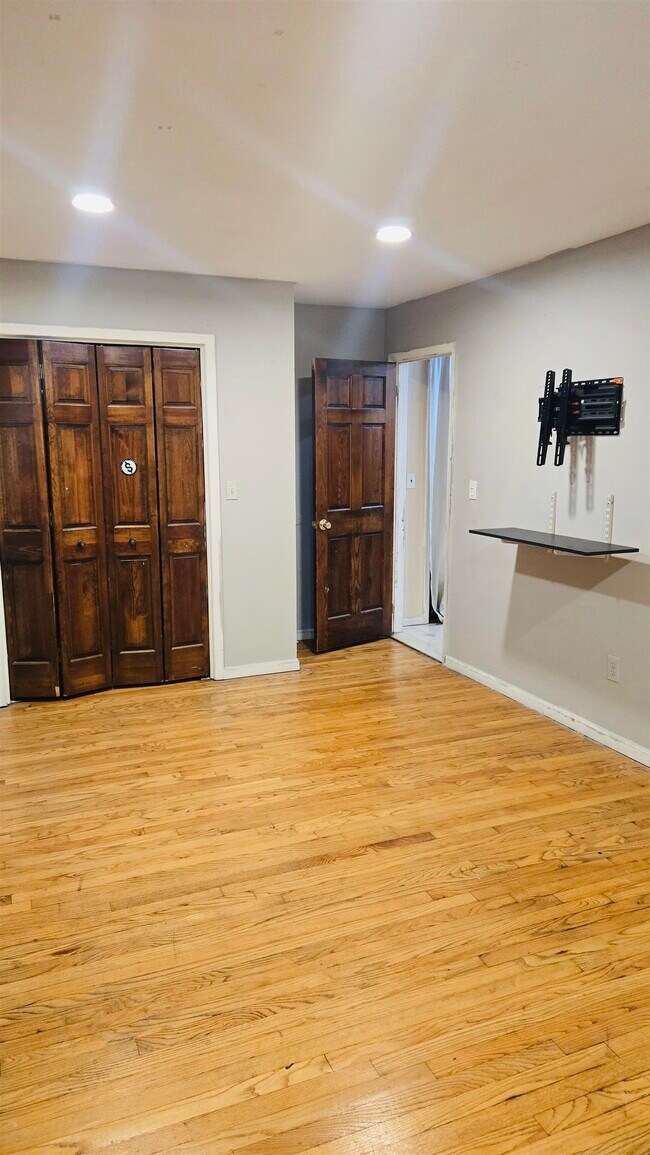 Building Photo - 1723 41st St