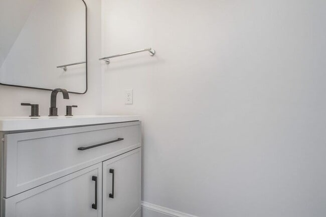 Building Photo - 1216 Sophia St