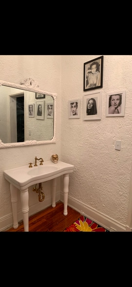 Sink - 4514 NE 1st Ave