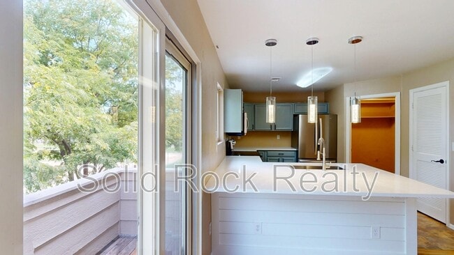 Building Photo - 4920 Universal Heights