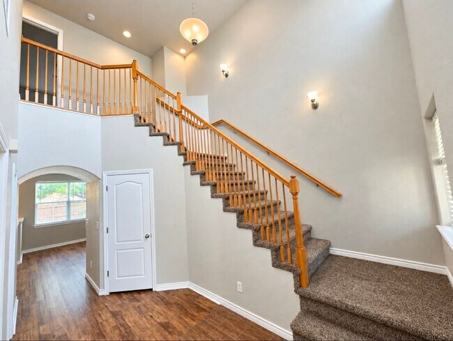 Building Photo - 5551 W 29th St