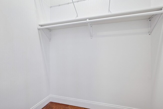 Building Photo - 76 Hutton St