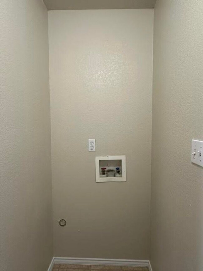 Building Photo - 4300 Larry Don Ln