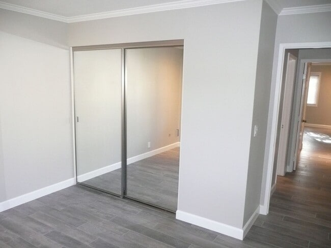 Building Photo - Great 2 bed/2bath in Tustin Villas