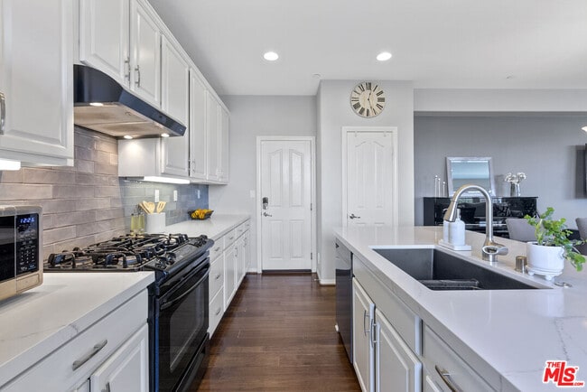 Building Photo - 28285 N Via Sonata Dr