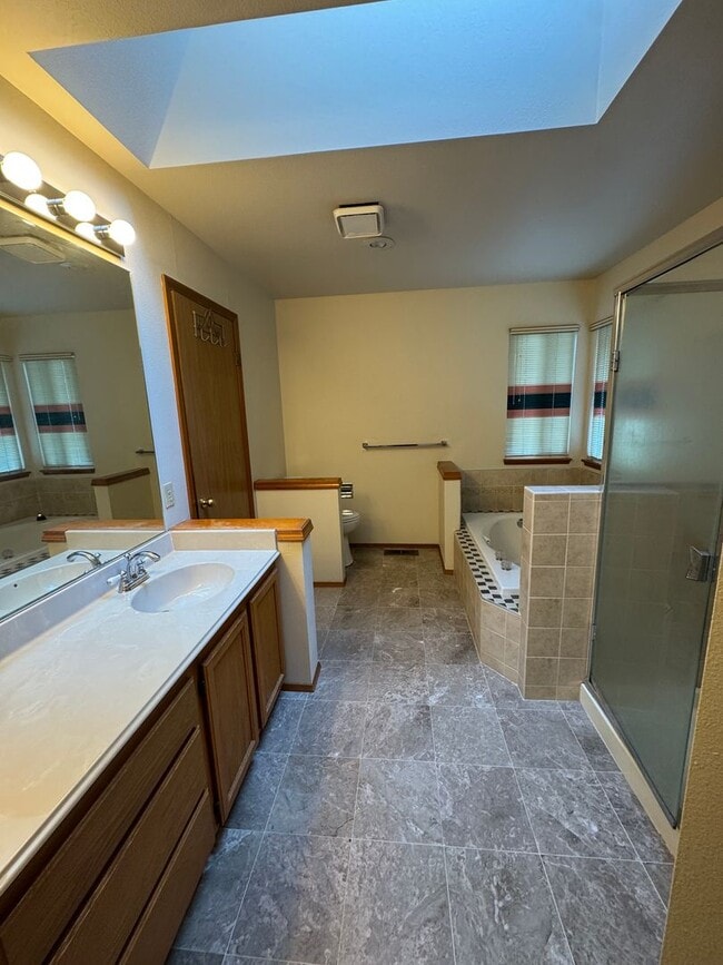 Building Photo - HEART OF SILVERDALE - 4BED 3 BATH HOME