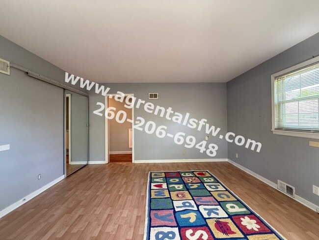 Building Photo - 3 Bedroom House