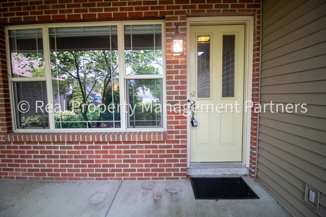 Building Photo - Spacious 3BR Townhome in Lowell | Nature Views & Maintenance-Free Living