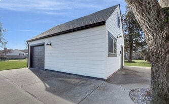 Building Photo - 1102 6th Ave SW