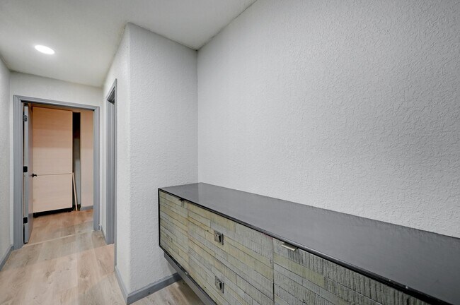 Building Photo - 2107 Darwin Dr