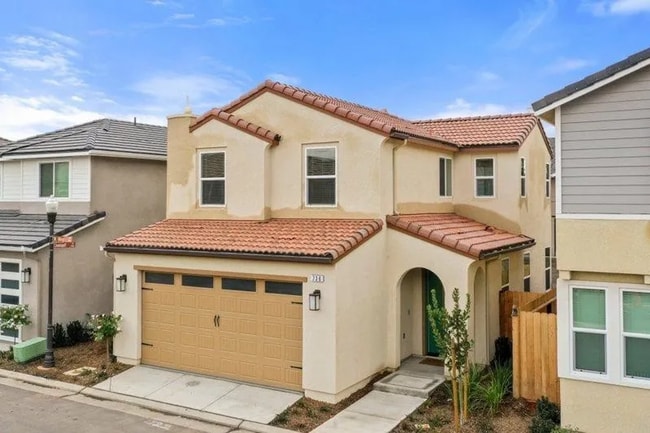 Building Photo - 736 N Bliss Ln