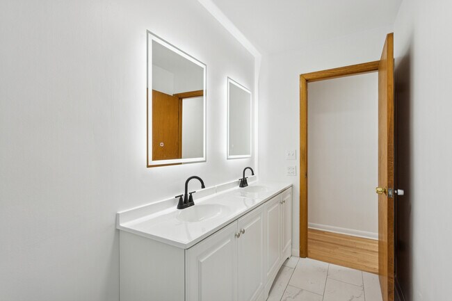 Building Photo - 645 Justina St