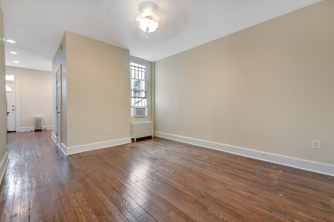 Building Photo - 618 Columbia Rd NW