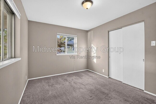 Building Photo - 727 Shepley Dr