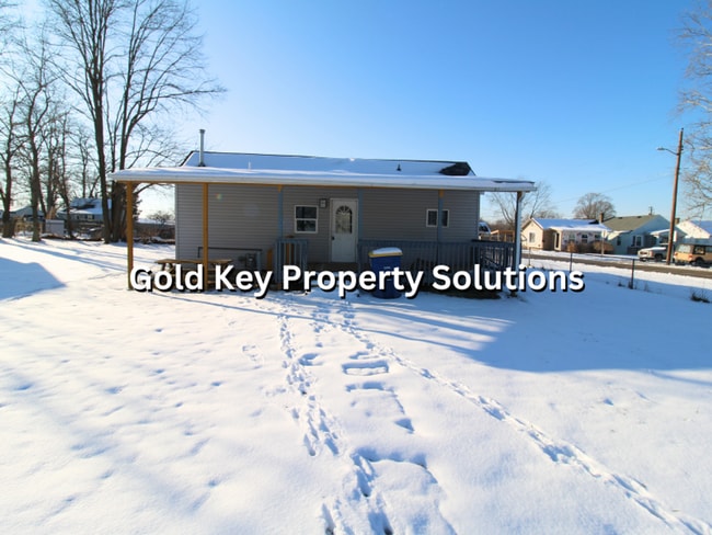Building Photo - MUNCIE 1 BR 1 BA House with Huge Covered Deck and Fenced Yard (SECTION 8 APPROVED)