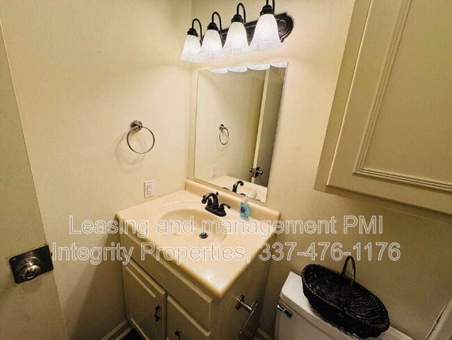 Building Photo - 2419 Robley Dr