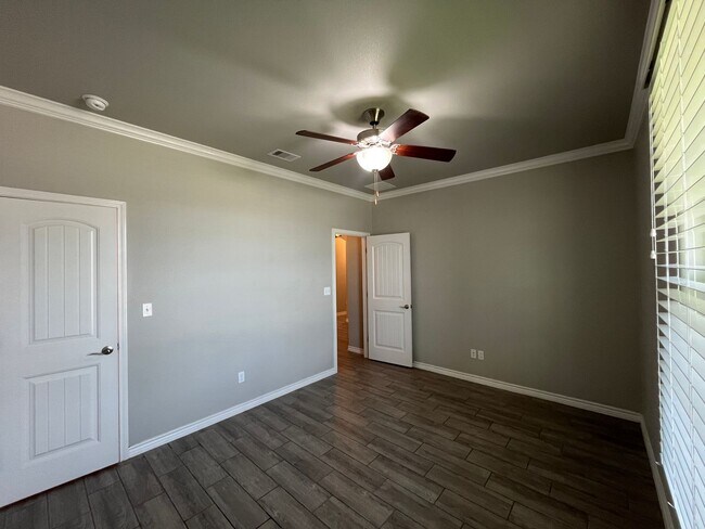 Building Photo - WALKING DISTANCE FROM OSO BAY WETLAND PRES...