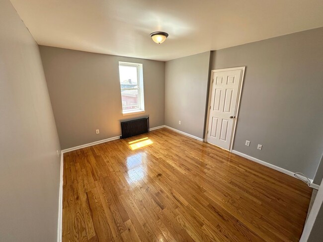 Primary Photo - 366 4th St