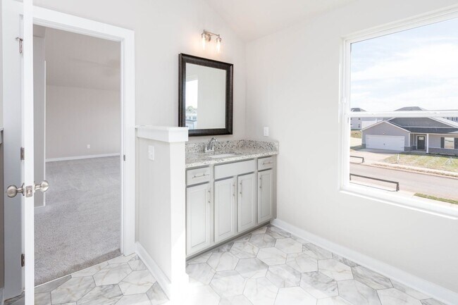 Building Photo - Beautiful 5 Bedroom, 2.5 Bath New Construc...