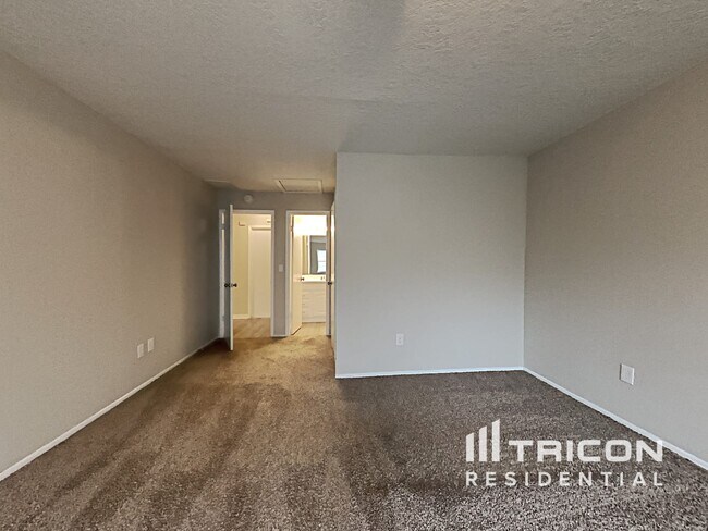 Building Photo - 707 Climate Dr