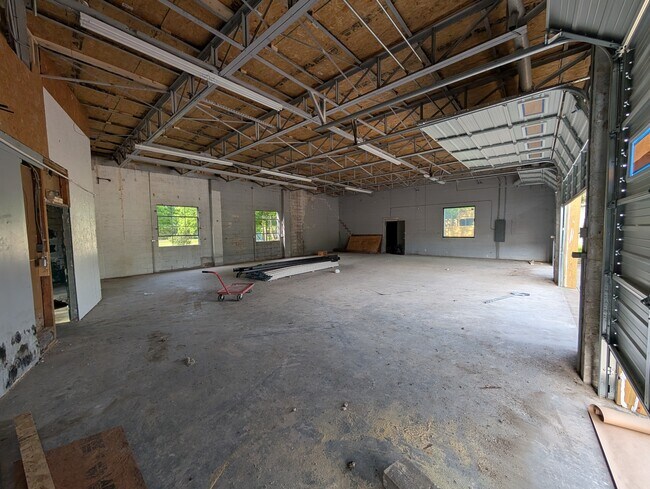 Building Photo - 430 E Brockett St
