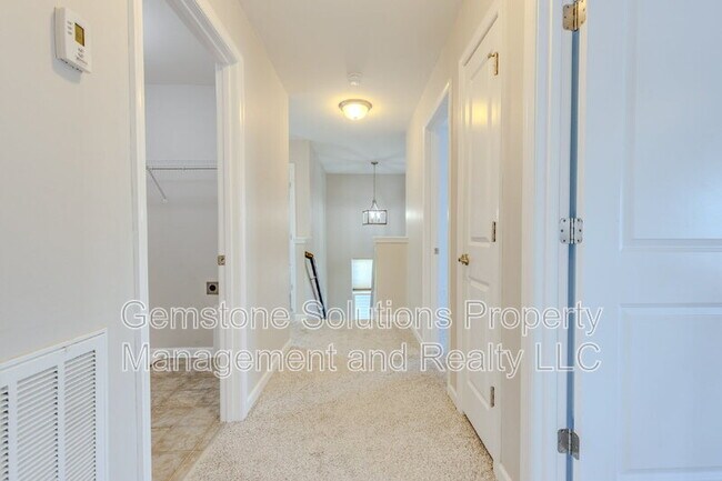 Building Photo - 2704 Orleans Dr