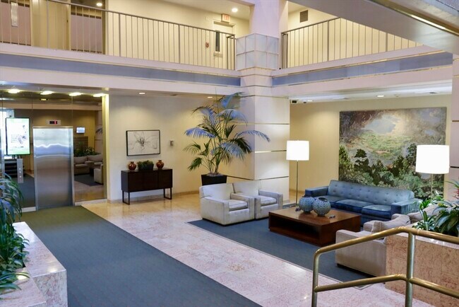 Building Photo - 99 Pond Ave